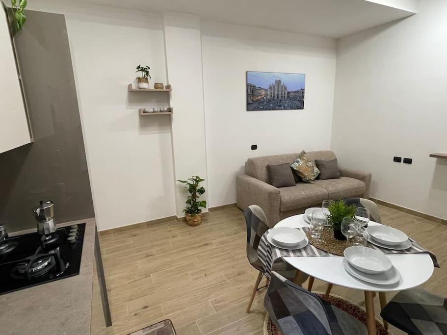 Nel Quartiere Bayres Suite Completamente Rinnovata Milan Exterior photo